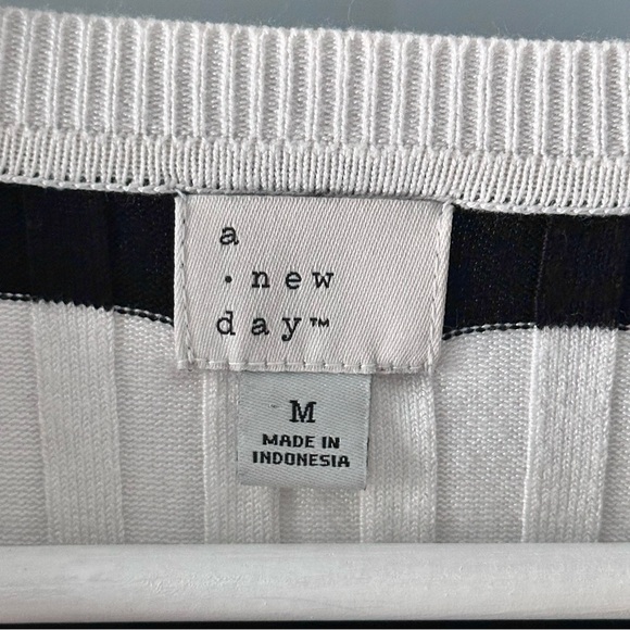 Stripe Ribbed Knit Long Sleeve Top - Picture 5 of 6